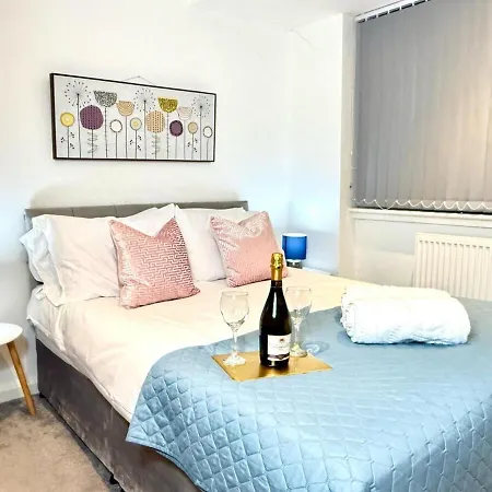 Hazel 1-Bedroom Flat, Parking, Wifi, Prime Location, Close To Blenheim Palace & Oxford Kidlington Exterior photo